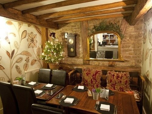 Finch's Arms Inn 4*